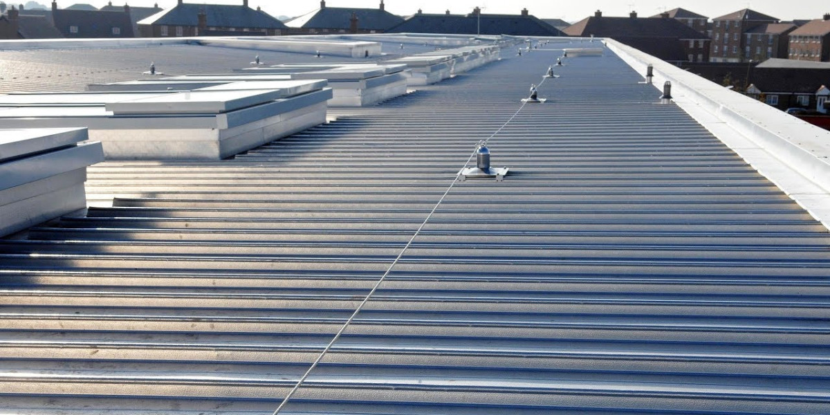 Essential Tips for Maintaining Commercial Roofs